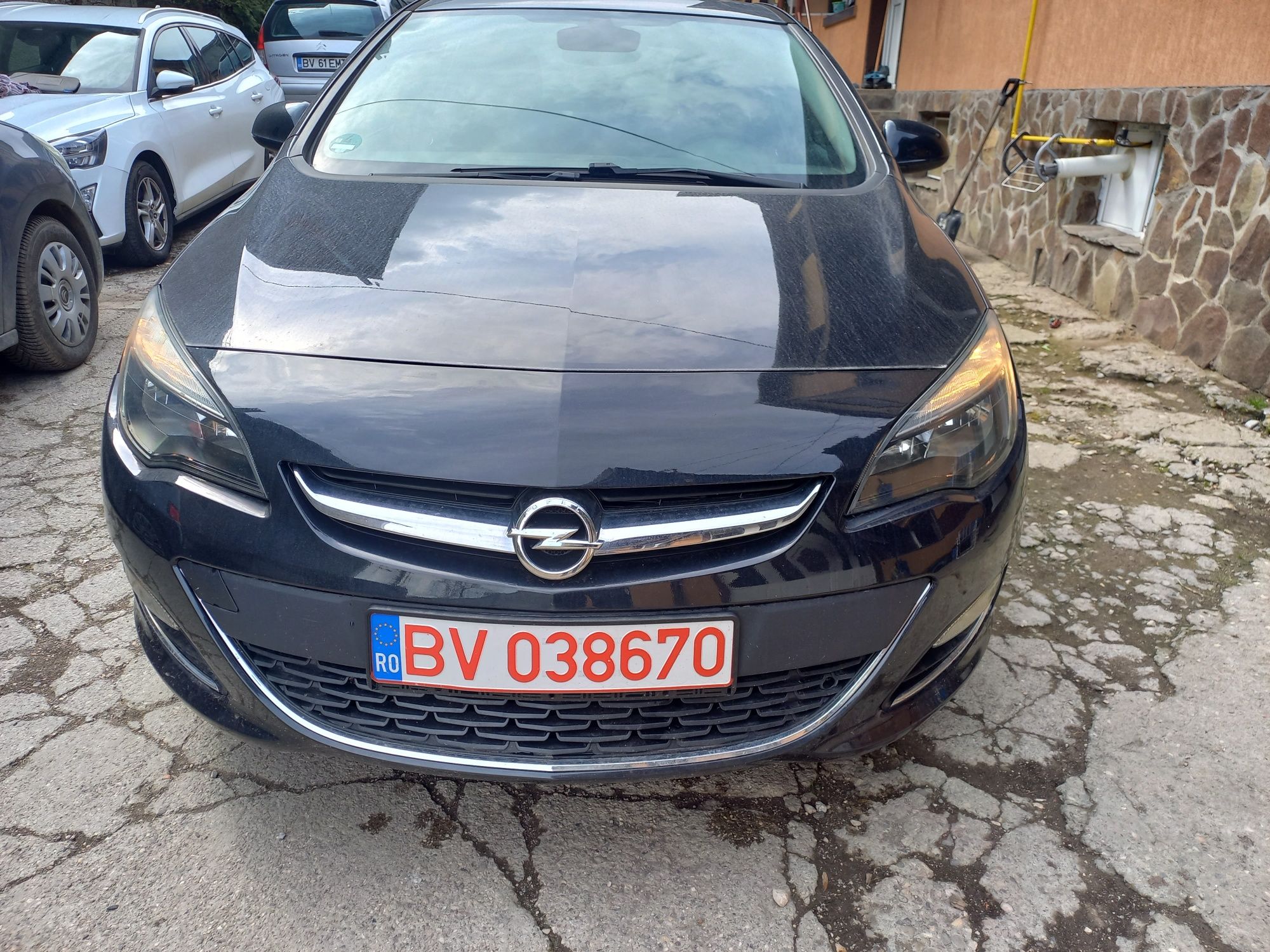 Opel astra Limuzina 2013 14 benz 140cp km reali.RAR FACUT