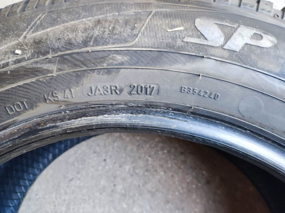 4 бр. 17 цола Зимни гуми Dunlop runflat
225/60/17 94Н