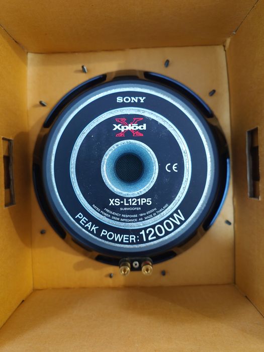 Vând două subwoofere auto Sony + stație Sony