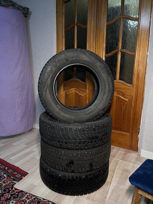 Продам зимние шипованные шины (липучка)