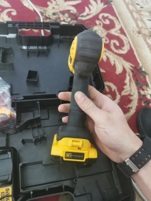Bormasina DeWalt DCD776 771 nouă