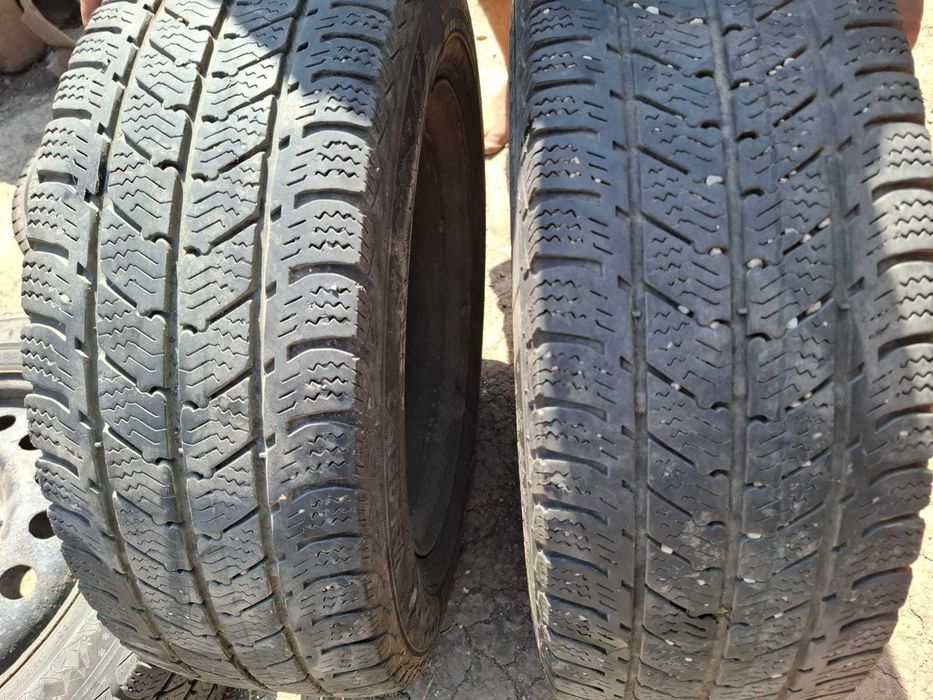 Vînd anvelope   205 65 r16 c