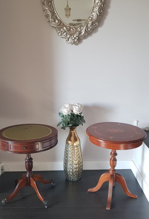 Măsuță veche pentru cafea