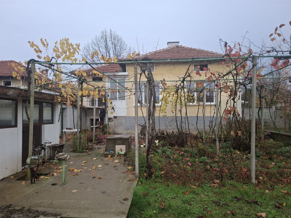 Къща в с. Долно Сахране