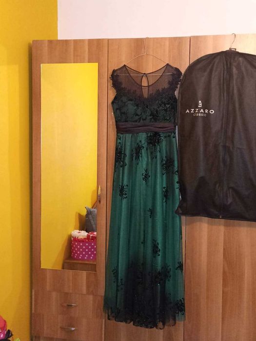 Vând rochițe elegante