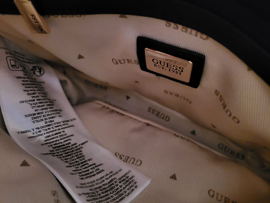 Дамска чантичка Guess-оригинална