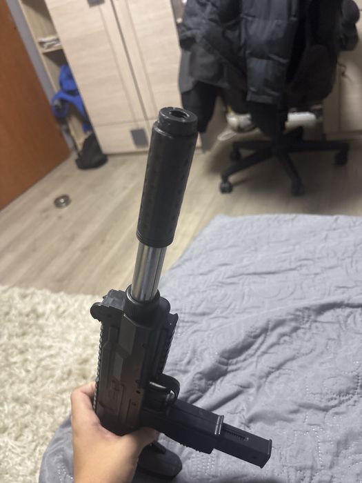 Arma de jucarie cu surpesor