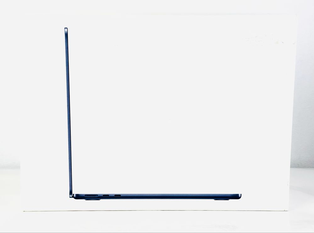 НОВ! Apple MacBook Air 13" M4 10C/8G 16RAM 256GB SSD Гаранция!