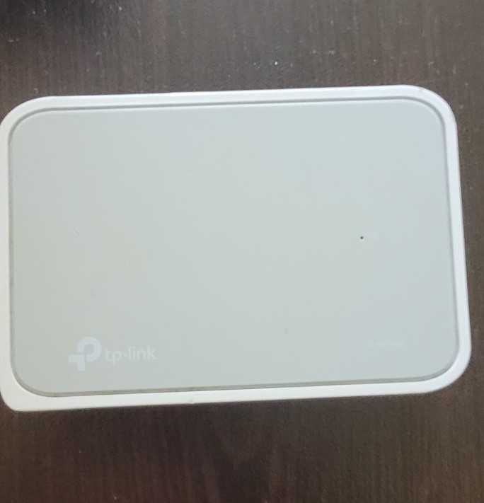 Суич TP-Link TL-SF1005D