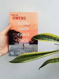 Acolo unde canta racii-roman Delia Owens
