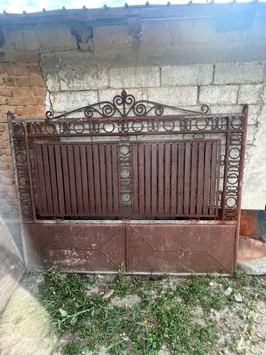 Porți metalice, auto și pietonală