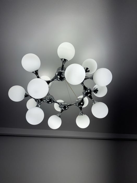 Lustra futuristica moderna