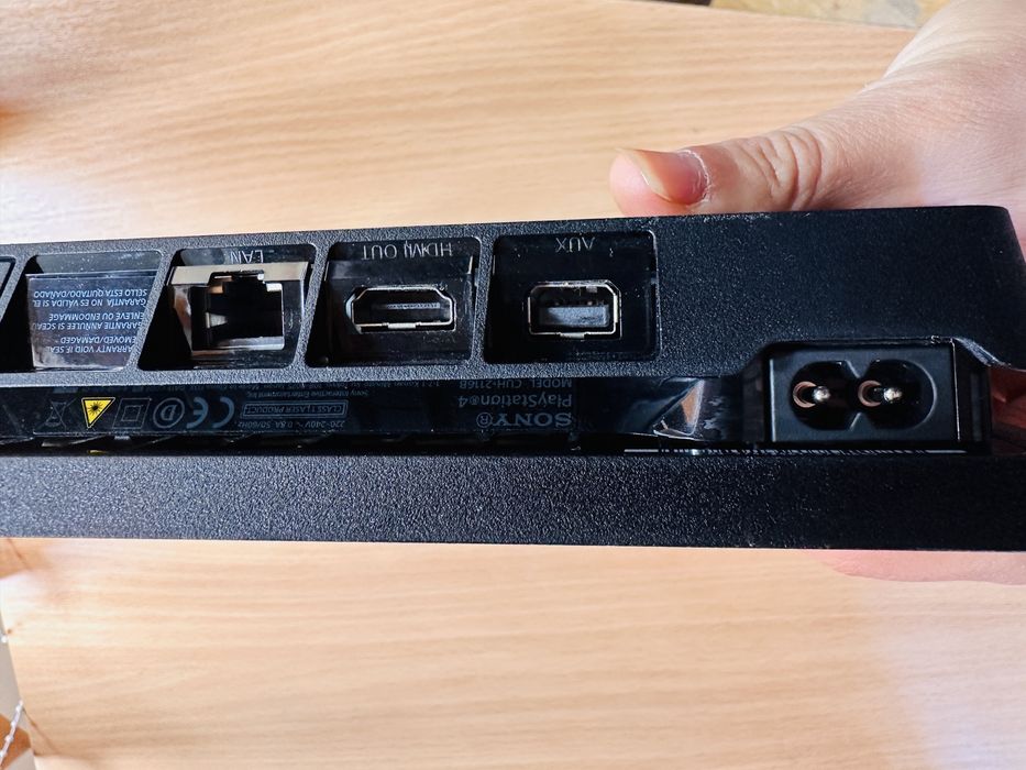 PS4 Slim 1TB + 2 Controlere originale