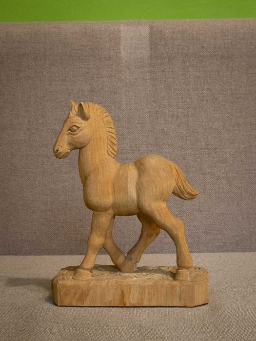 Sculpturi din lemn, lucrate manual