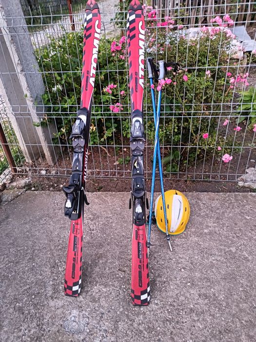 Schiuri cu clăpari , bețe și cască