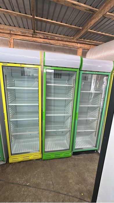 Витринные холодильник