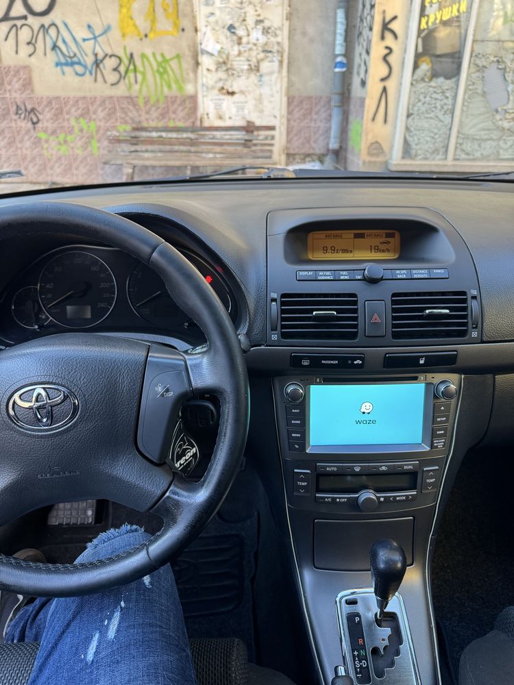 Кола под наем RENT TOYOTA AVENSIS газ авто