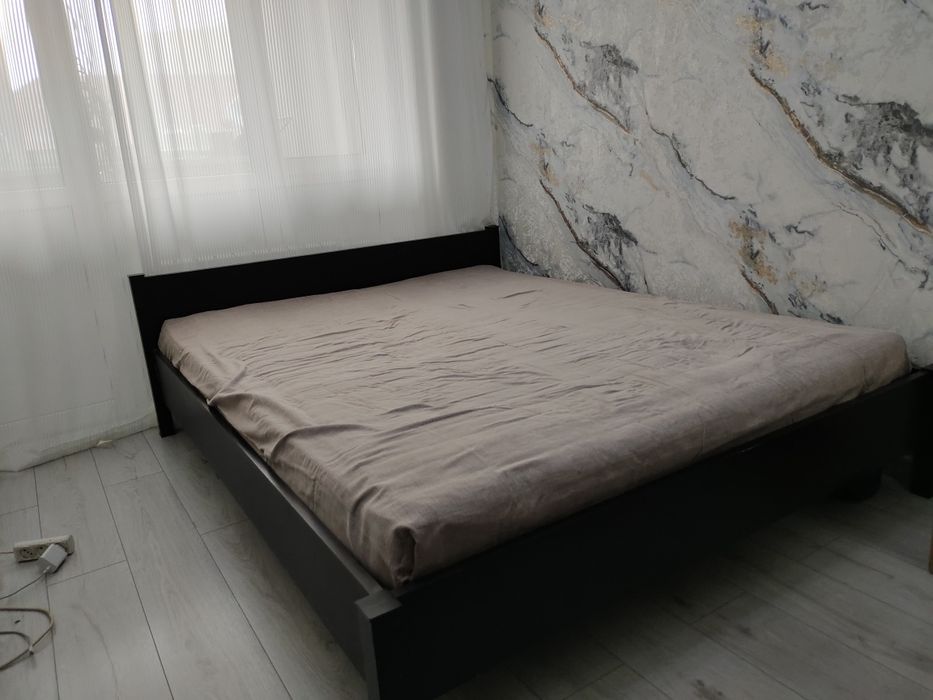 Продам двухспальную кровать с матрасом