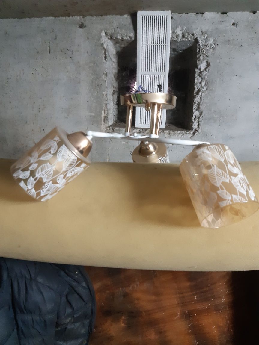 Продам люстру трёх рожковую