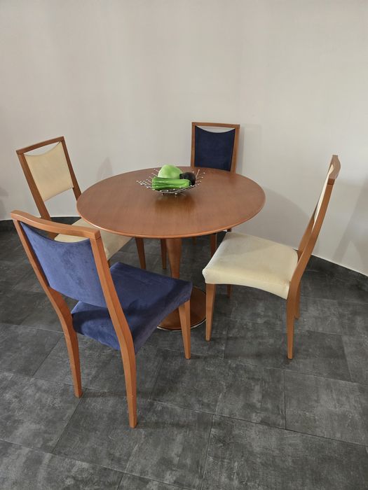 Masa rotunda cu 4 scaune