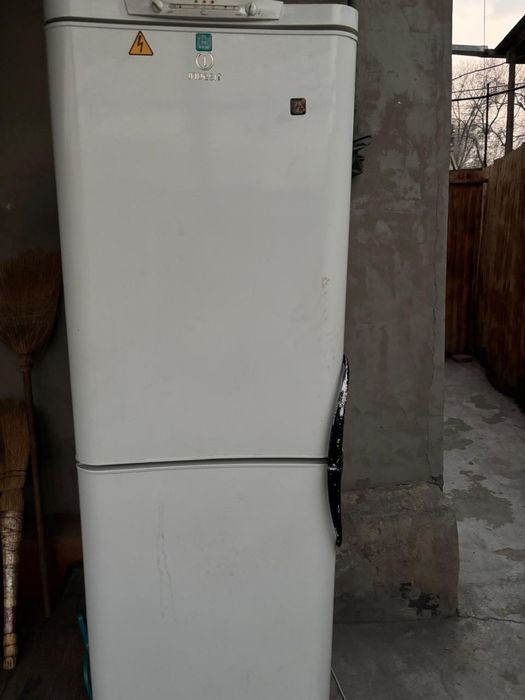 Холодильник INDESIT
