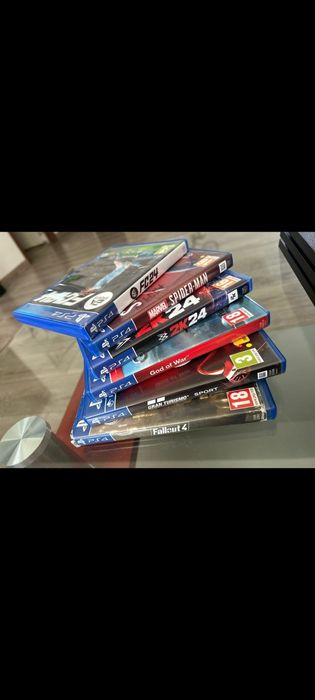 PS4 PRO cu jocuri incluse • Stare excelentă • Ideal de Crăciun