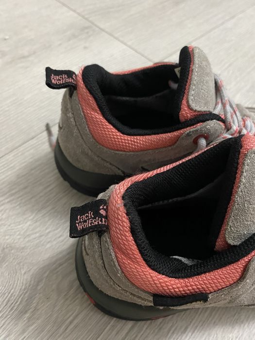 Adidasi drumetie jack wolfskin marime 32