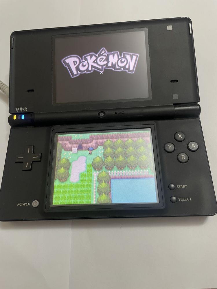 Nintendo DSi black cu ecrane impecabile stare f buna