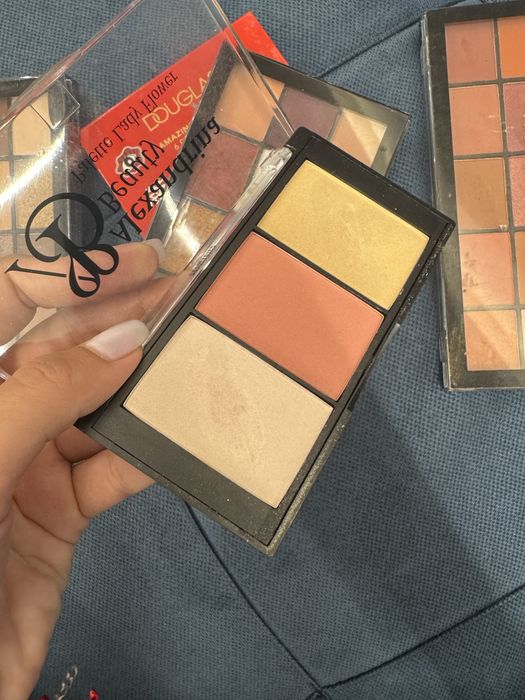 Козметика сет лот палитри Revolution  douglas alexandrina beauty