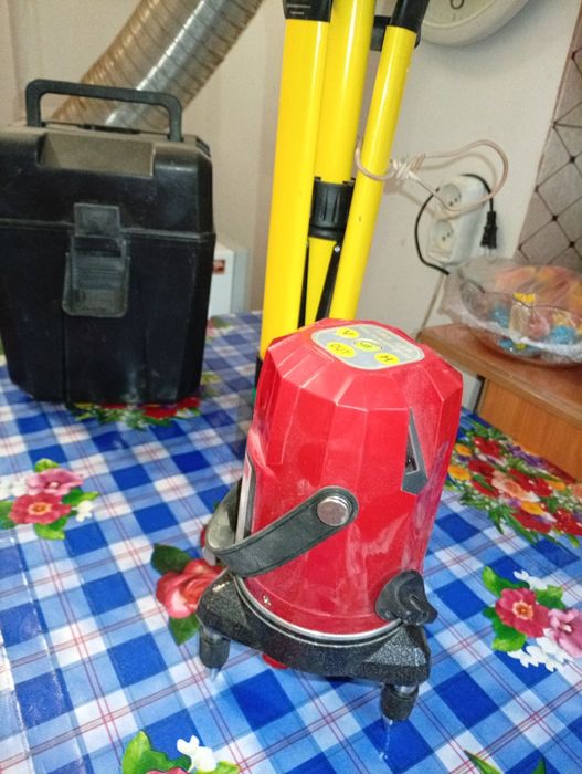 Лазерный уровень вертикальный и горизонтальный