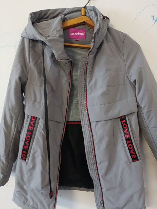 Продам детские куртки на девочку б/у