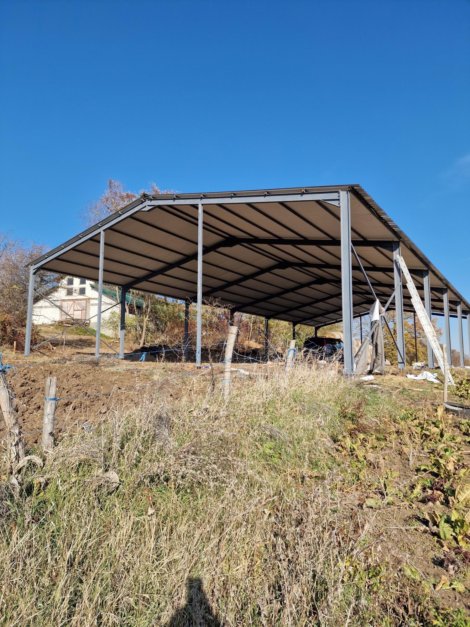 Vând structura metalica 14 stâlpi și 7 ferme