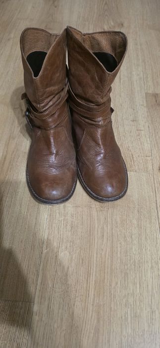 Продавам Дамски Боти.