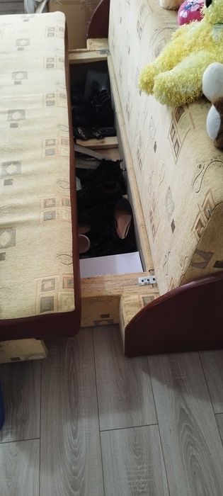 Canapea extensibila cu spatiu de depozitare-stare bună!