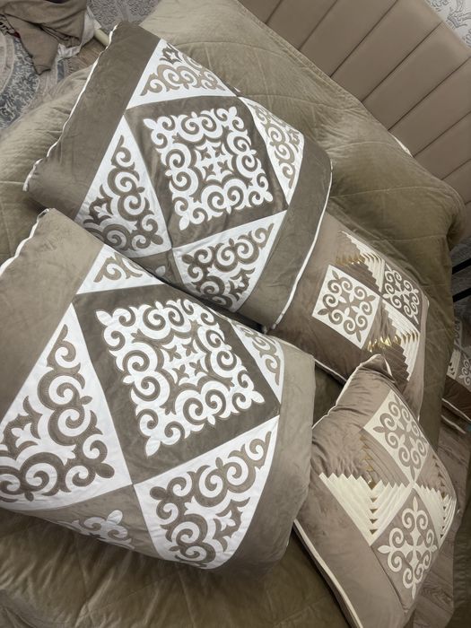 Құрақ көрпе жастығымен