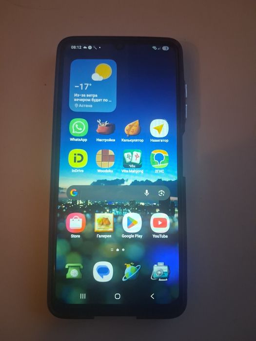 Продам сотовый телефонСамсунг 06