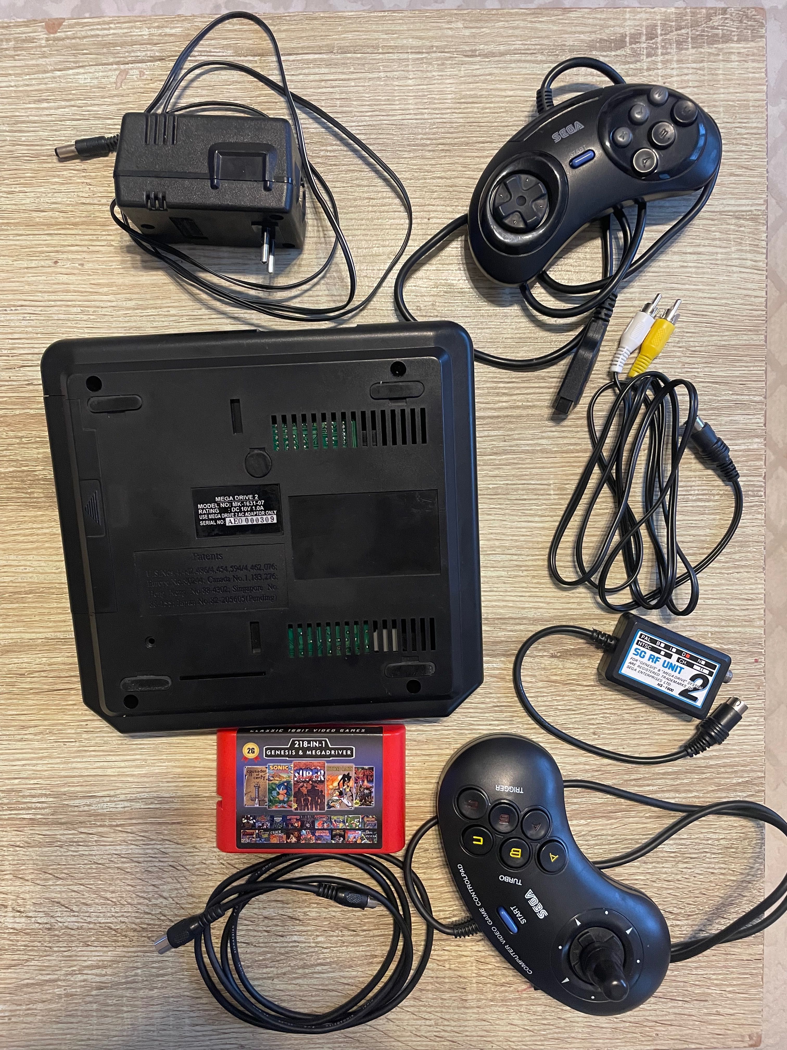 SEGA mega drive II + 14 дискети + телевизор 14 инча-подарък