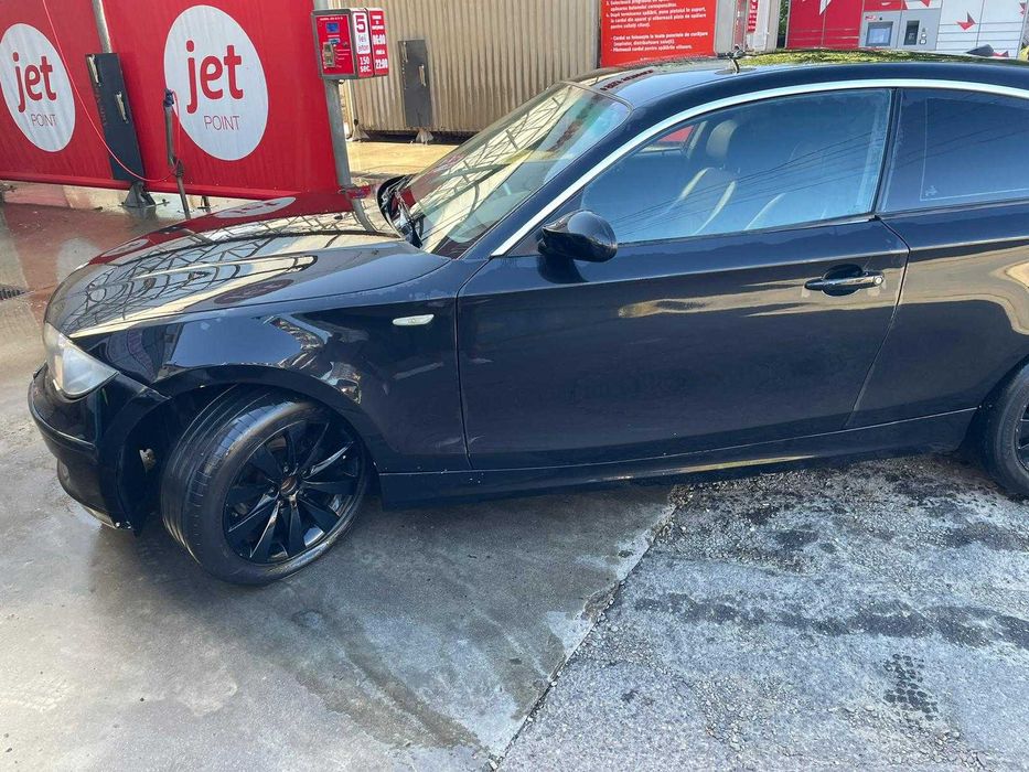 BMW seria 1  (te invarti cu ea in loc)