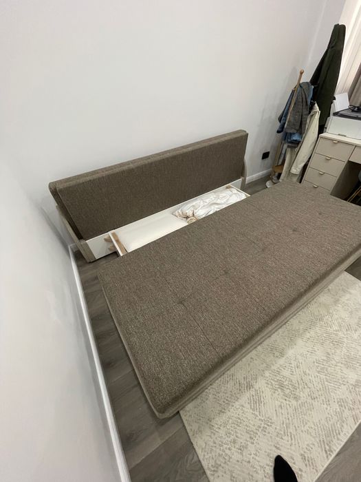 Canapea extensibile cu lada