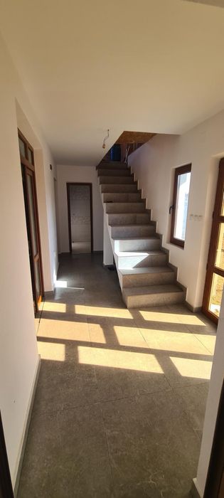 Casa de vanzare cu etaj