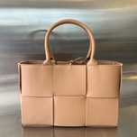 Geanta Bottega Veneta Arco Tote 30cm, tip Premium