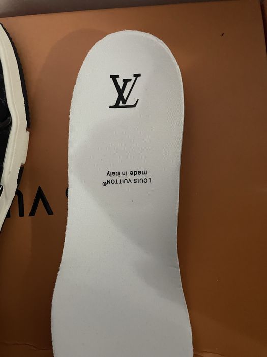 Adidasi Louis Vuitton trainers pe negru, marimea 42