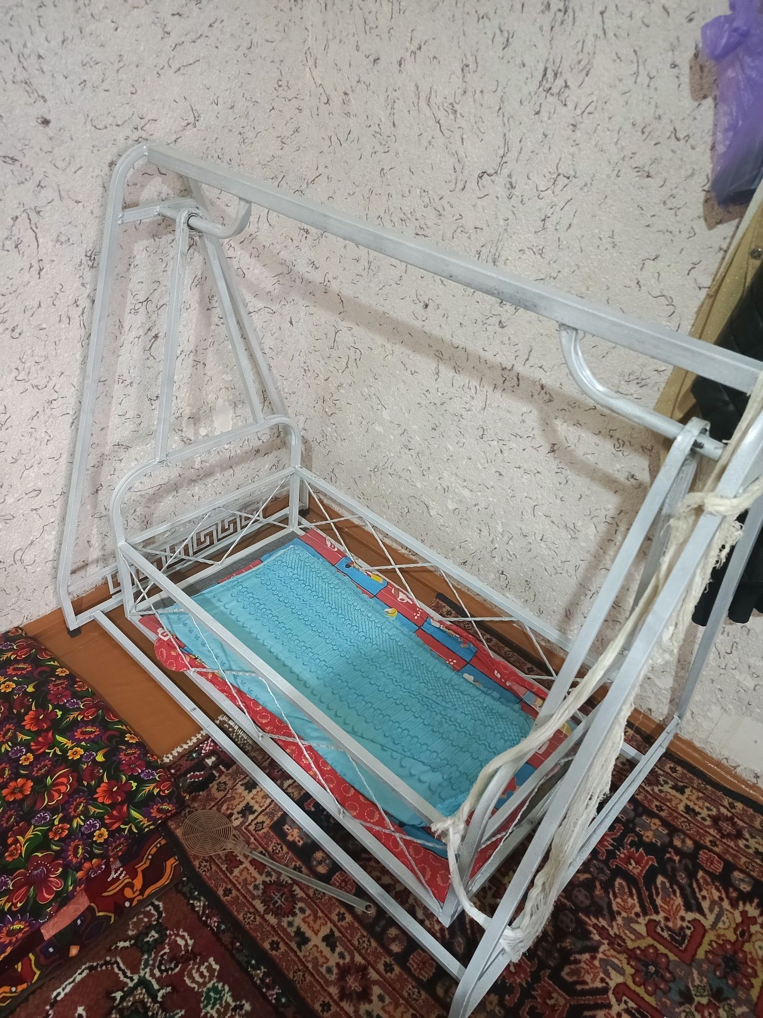 детиские качели в новом состоянии ,продаются  свяжитесь с нами  цену