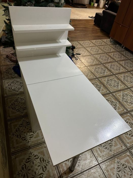 Продаётся белый маникюрный столик за 18000