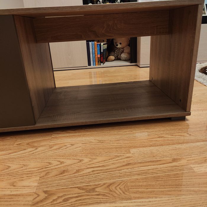 Vând comoda TV 101x50,7x42 cm