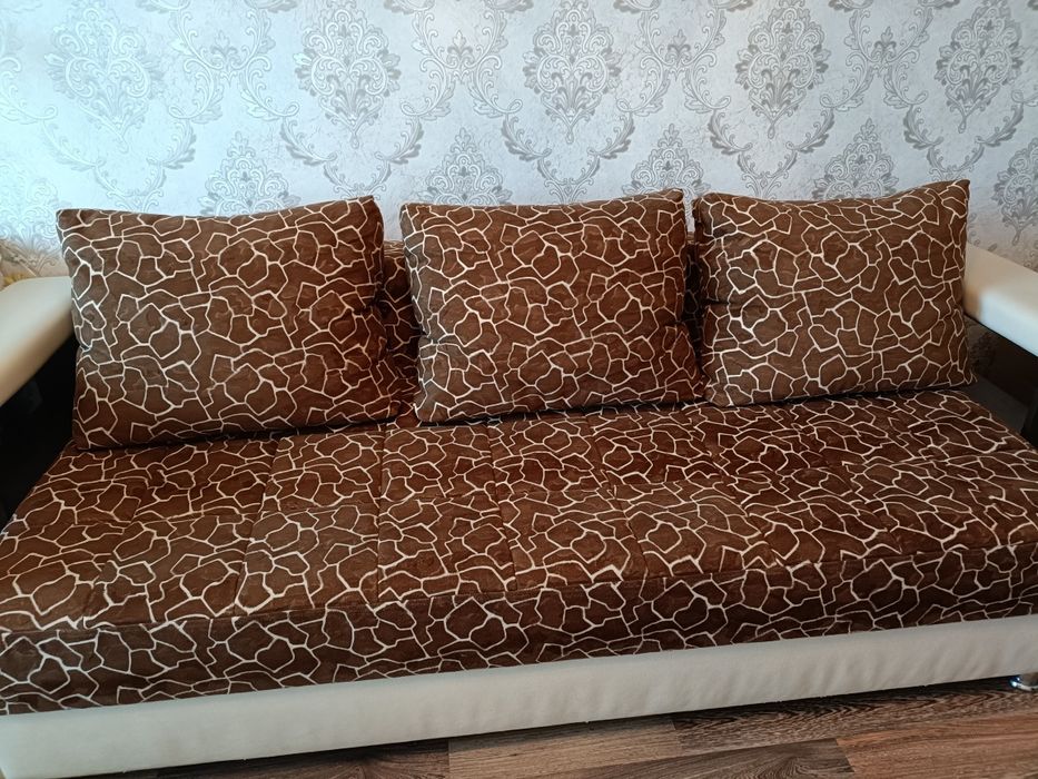 Мягкий уголок, б/у, в хорошем состоянии