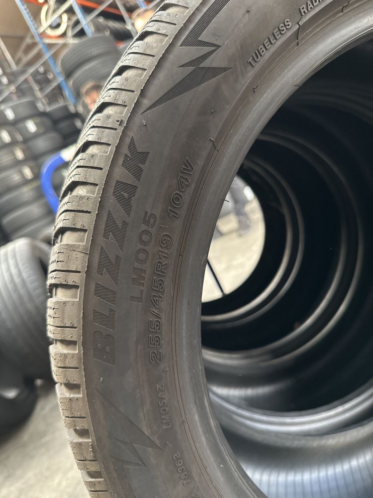 255/45/19 Bridgestone M+S