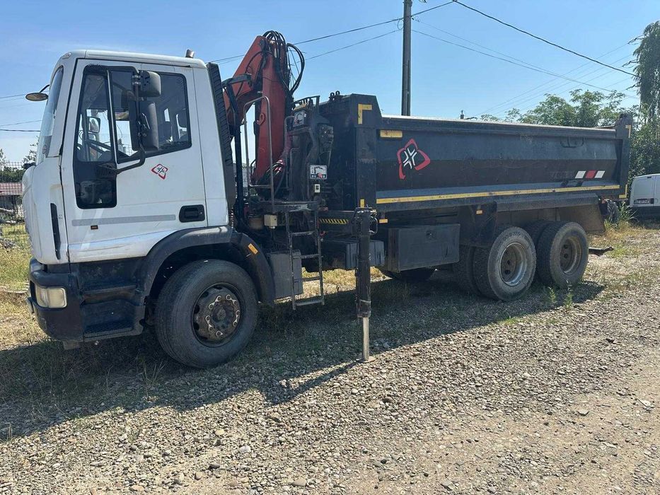 Basculanta 6x4 Iveco cu macara Hiab 085