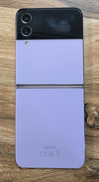 Продавам Samsung z flip 4