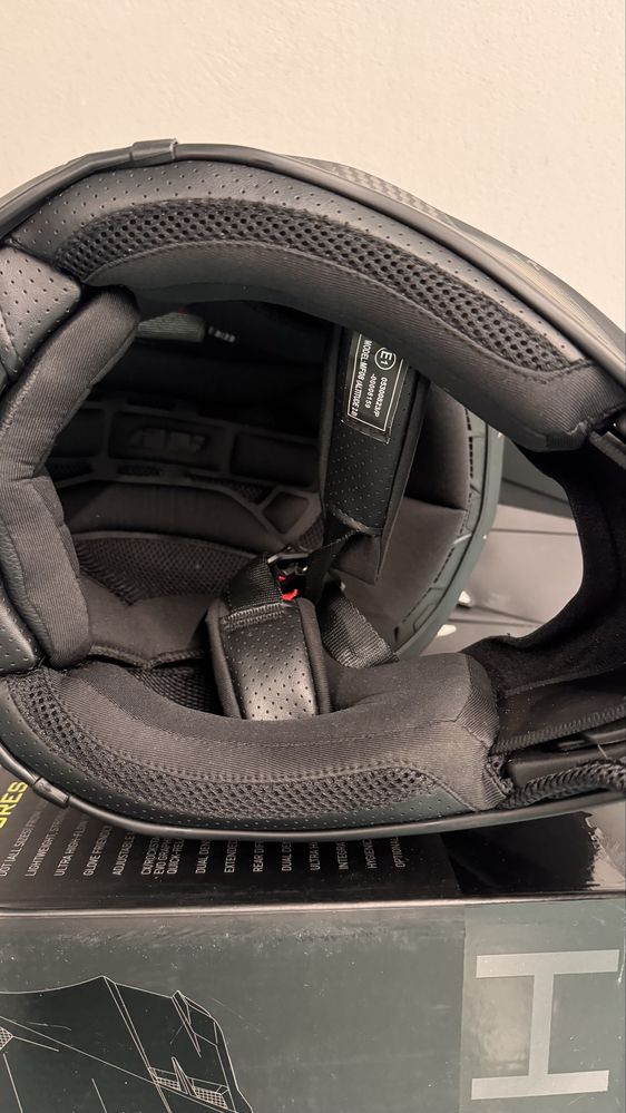 Cască Enduro Altitude 2.0 Carbon Fiber 3K Black Ops mărimea L ca nouă